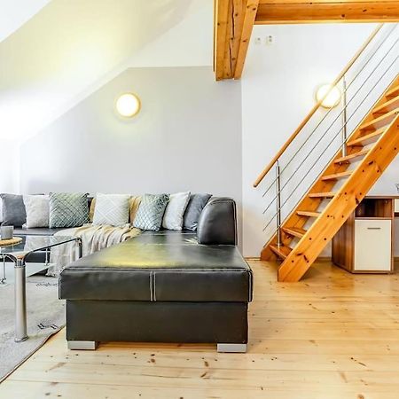Utulny A Prostorny Podkrovni Byt S Krbovymi Kamny Ceske Budejovice Bagian luar foto